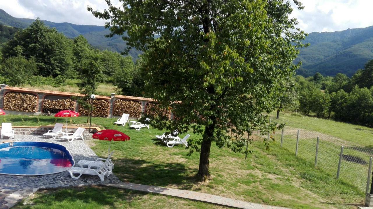 Комплекс Тянкови Къщи Varshets  Buitenkant foto